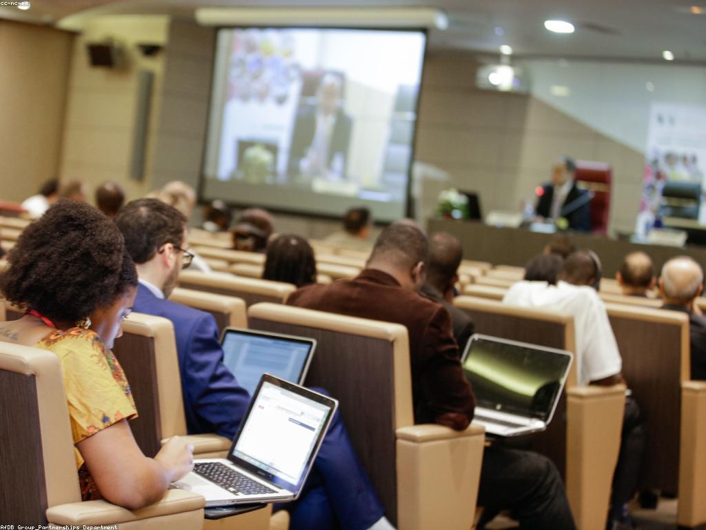 អត្ថបទអំពីឱកាសនិងប្រកួត